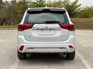 2021 Mitsubishi Outlander III Рестайлинг 3, белый, 2190032 рублей, вид 5