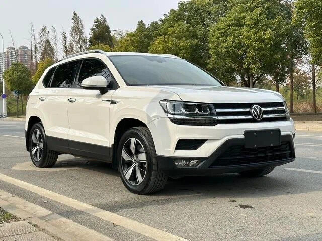 Volkswagen Tharu I