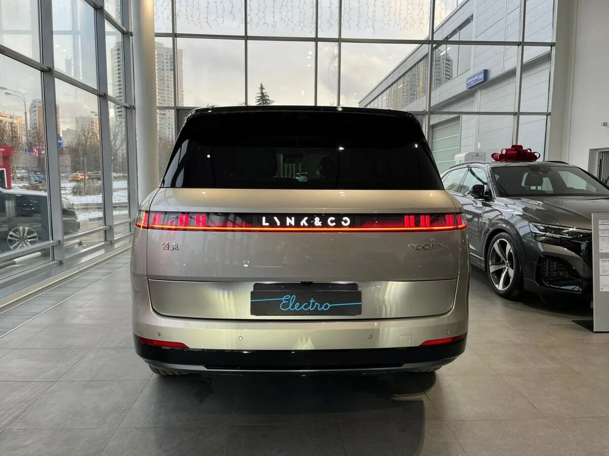 Lynk & Co 900