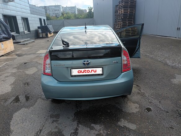 2015 Toyota Prius III Рестайлинг (XW30), зелёный, 1300000 рублей - вид 2