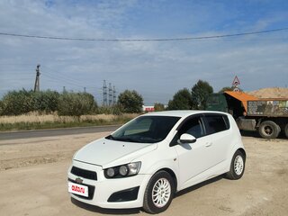 2014 Chevrolet Aveo II, белый, 615000 рублей, вид 1