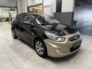 2013 Hyundai Solaris I, чёрный, 529000 рублей, вид 3