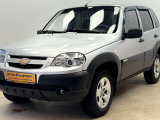 2011 Chevrolet Niva I Рестайлинг, серебристый, 430000 рублей, вид 1