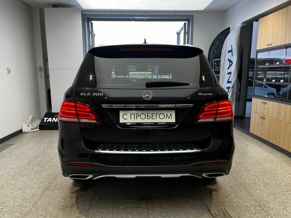 2017 Mercedes-Benz GLE 300 I (W166), чёрный, 3470000 рублей - вид 4