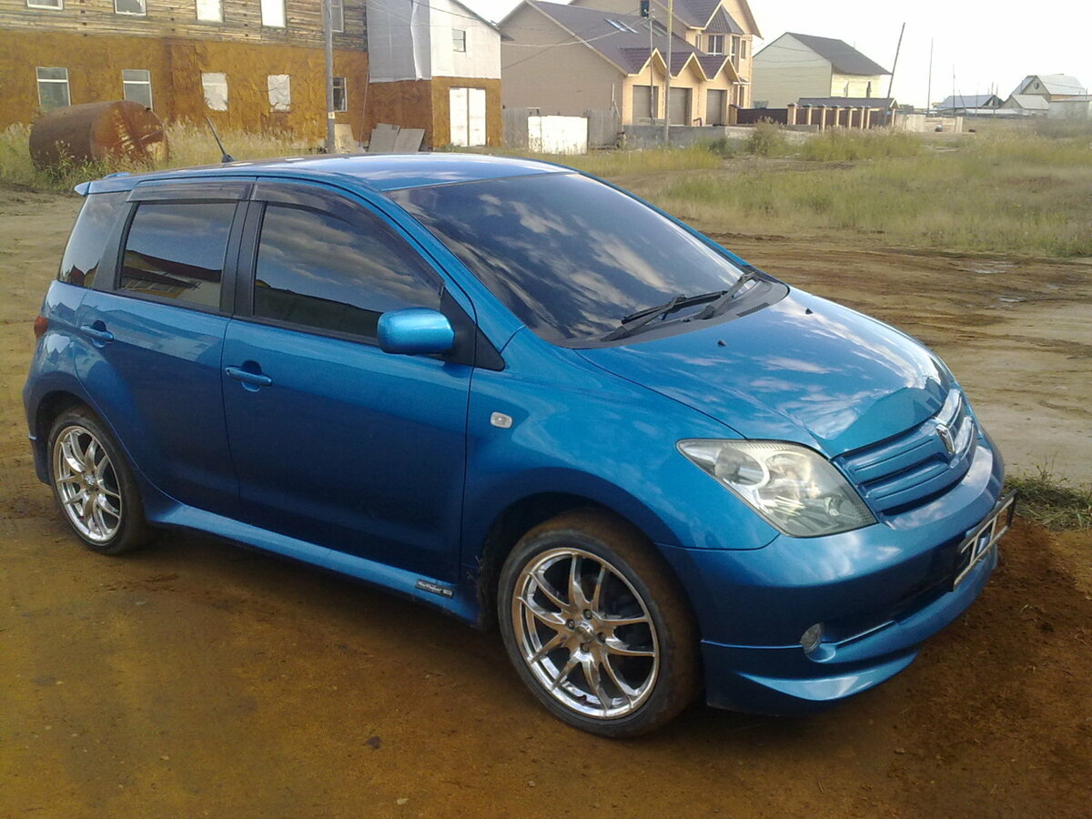 Тюнингованный Toyota ist 2003 г