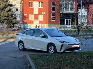 2019 Toyota Prius IV Рестайлинг (XW50), белый, 1780000 рублей, вид 1