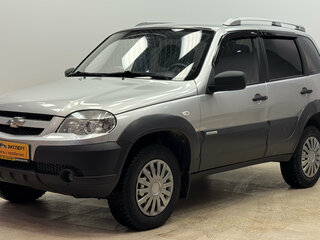 2012 Chevrolet Niva I Рестайлинг, серебристый, 430000 рублей, вид 1