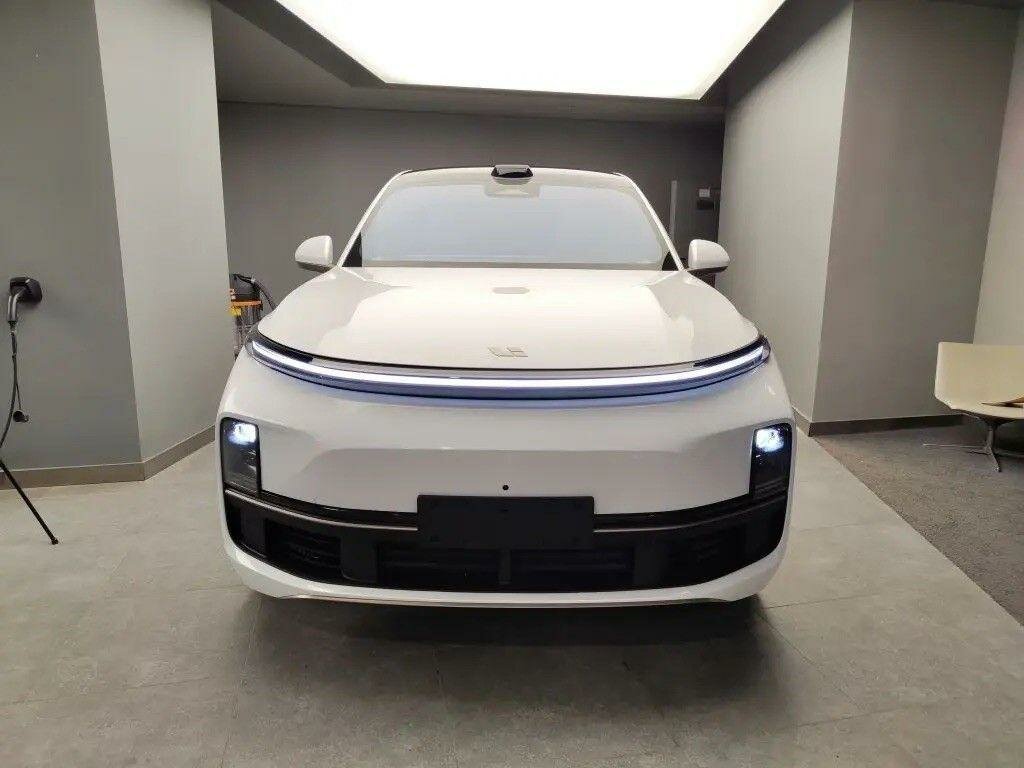 Li Auto (Lixiang) L9 52.3 kWh I Рестайлинг