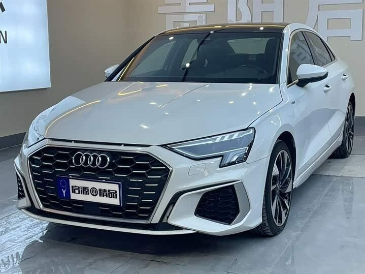 Audi A3 35 TFSI Long IV (8Y)