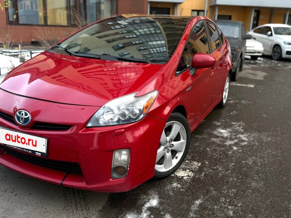 2009 Toyota Prius III (XW30), красный, 820000 рублей - вид 2