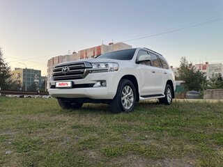 2016 Toyota Land Cruiser 200 Series Рестайлинг 2, белый, 6400000 рублей, вид 1