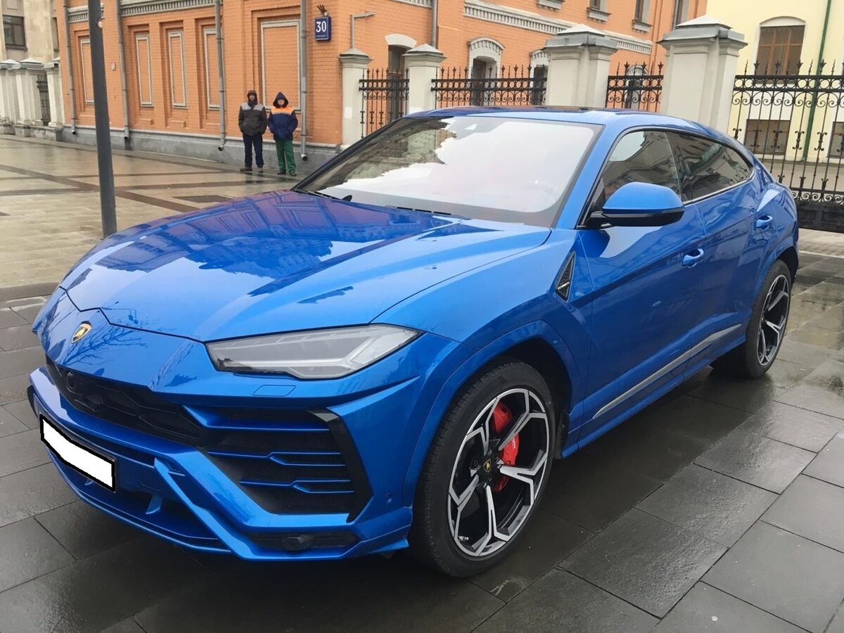 Lamborghini Urus синий