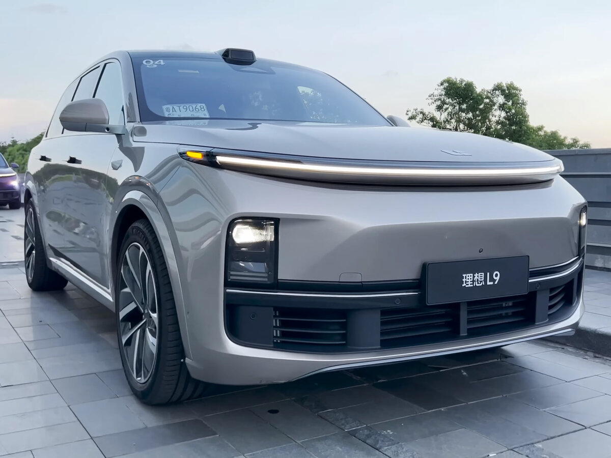 Купить б/у LiXiang L9 I 44.5 kWh 1.5hyb AT (449 л.с.) 4WD гибрид ...
