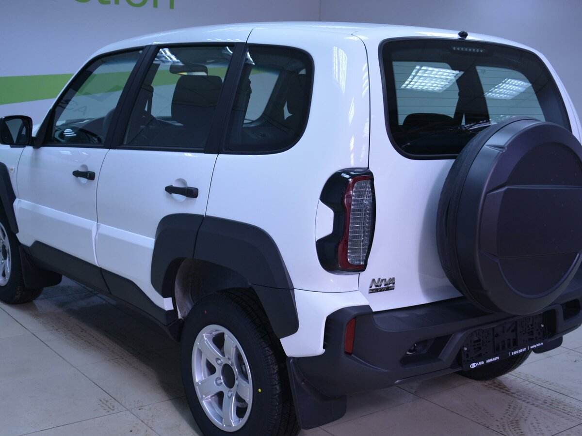 Lada Niva Travel белая