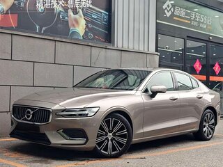 2022 Volvo S60 III, золотистый, 2700236 рублей, вид 1