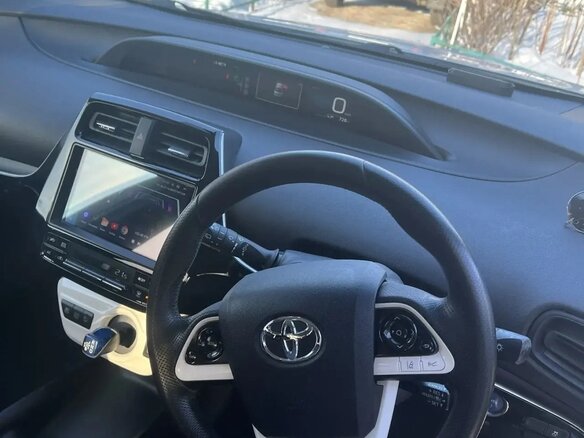 2016 Toyota Prius IV (XW50), белый, 1700000 рублей - вид 1