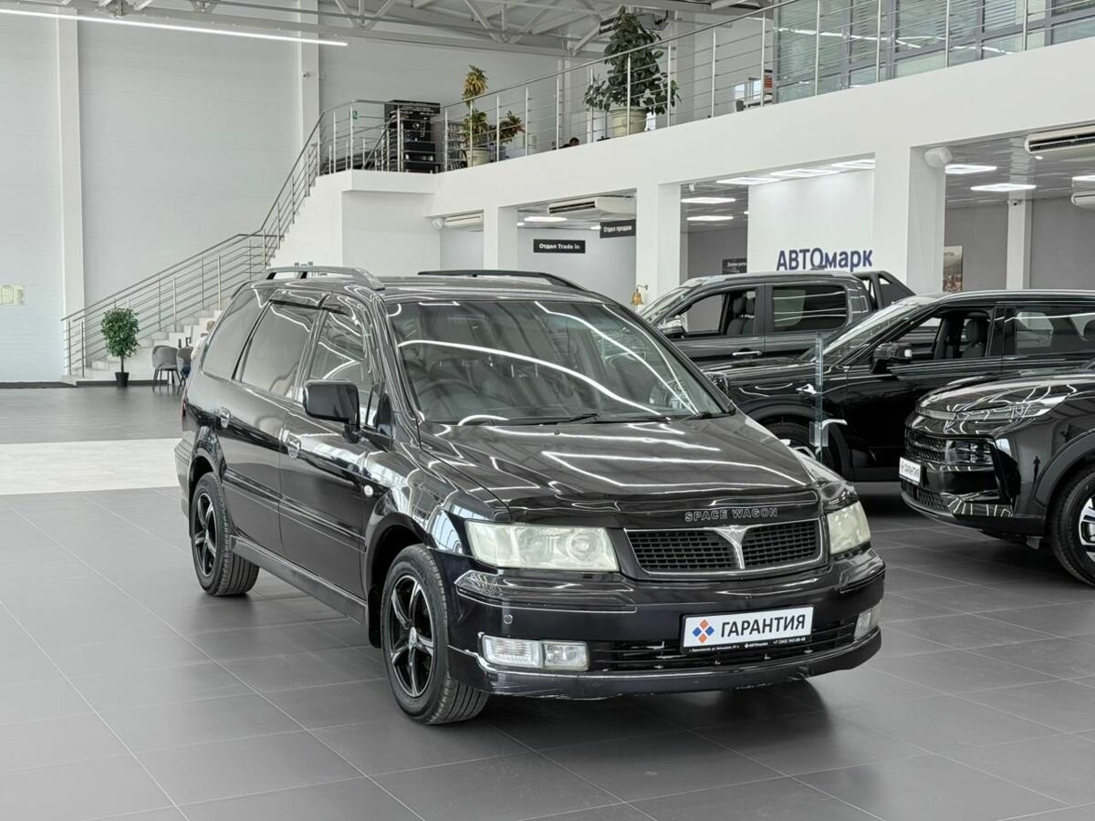 Mitsubishi Space Wagon III