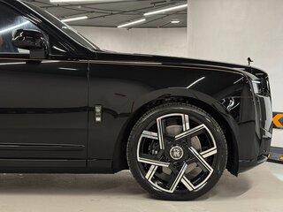 2026 Rolls-Royce Cullinan Black Badge I Рестайлинг (Series II), чёрный, 67600000 рублей, вид 5