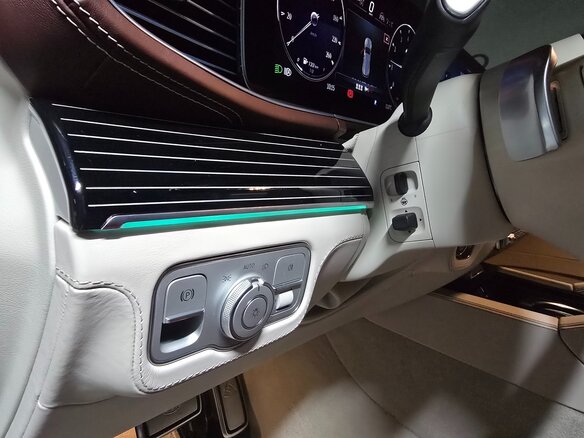 2025 Mercedes-Benz Maybach GLS 600 I Рестайлинг, серебристый, 23300000 рублей - вид 8