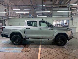 2025 Toyota Hilux IX, серебристый, 7700000 рублей, вид 4