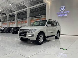 2022 Mitsubishi Pajero IV Рестайлинг 2, белый, 7880000 рублей, вид 1