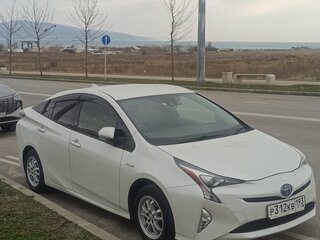 2016 Toyota Prius IV (XW50), белый, 1400000 рублей, вид 1