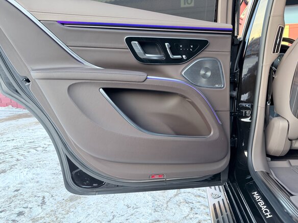 2024 Mercedes-Benz Maybach EQS SUV 680, чёрный, 22000000 рублей - вид 31