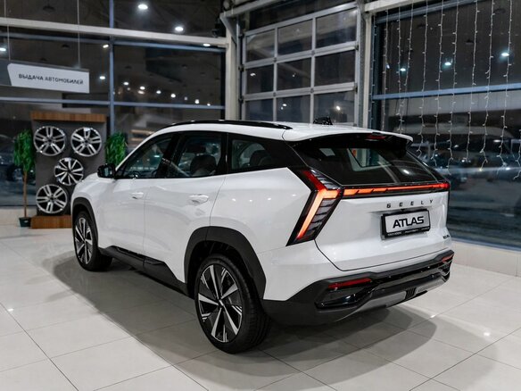2026 Geely Atlas II, зелёный, 3449990 рублей - вид 5