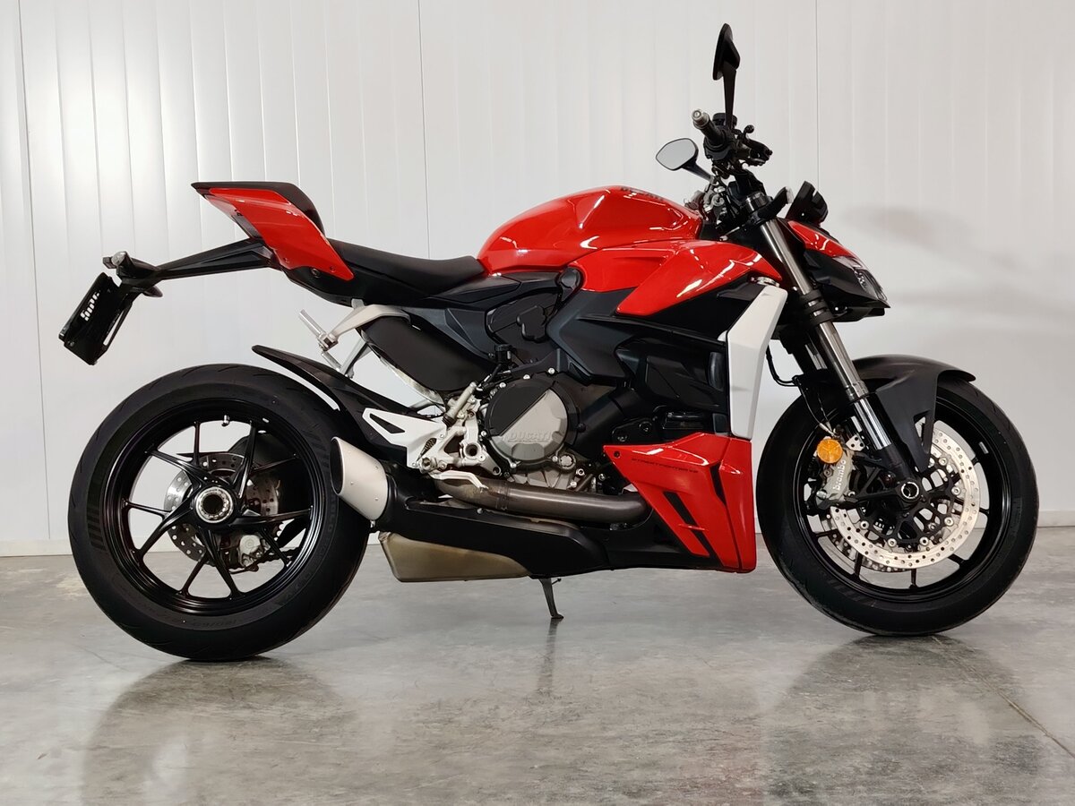 Ducati Streetfighter V2