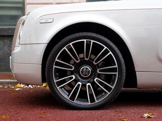 2008 Rolls-Royce Phantom VII, белый, 25900000 рублей, вид 4