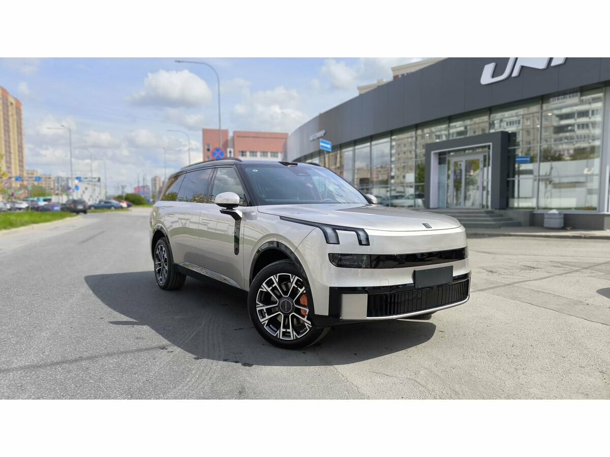 Lynk & Co 900
