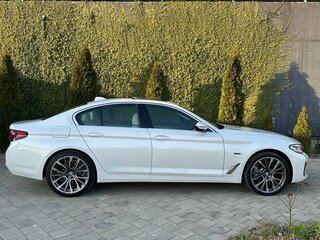 2021 BMW 5 серии 530e xDrive VII (G30/G31/G38) Рестайлинг, белый, 4600000 рублей, вид 4