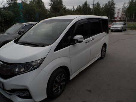 2015 Honda Stepwgn V, белый, 1795000 рублей, вид 1