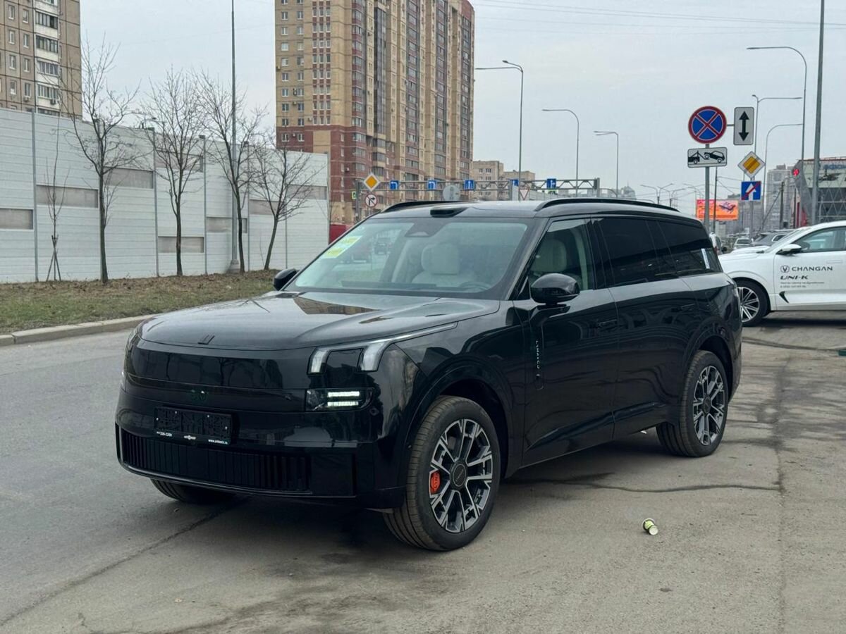 Lynk & Co 900