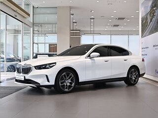 2025 BMW 5 серии 520i VIII (G60/G61/G68), белый, 6924423 рублей, вид 1