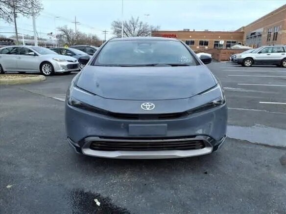 2025 Toyota Prius V (XW60), серый, 4511000 рублей - вид 1