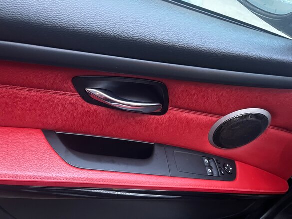 2011 BMW 3 серии 330d xDrive V (E90/E91/E92/E93) Рестайлинг, чёрный, 2050000 рублей - вид 6