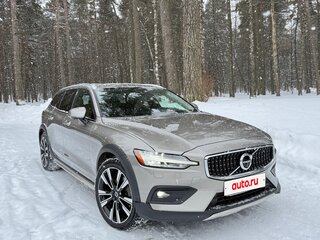 2020 Volvo V60 Cross Country II, коричневый, 2980000 рублей, вид 1