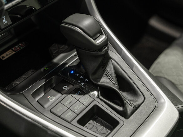 2025 Toyota RAV4 V (XA50), чёрный - вид 24