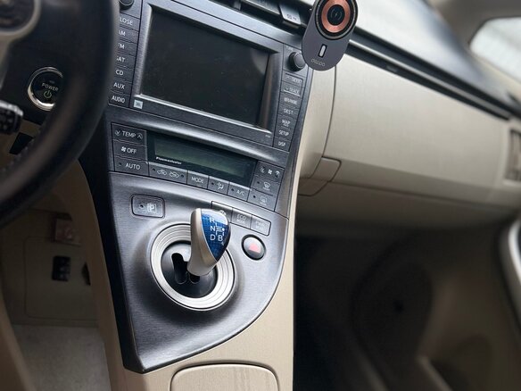 2009 Toyota Prius III (XW30), красный, 820000 рублей - вид 9