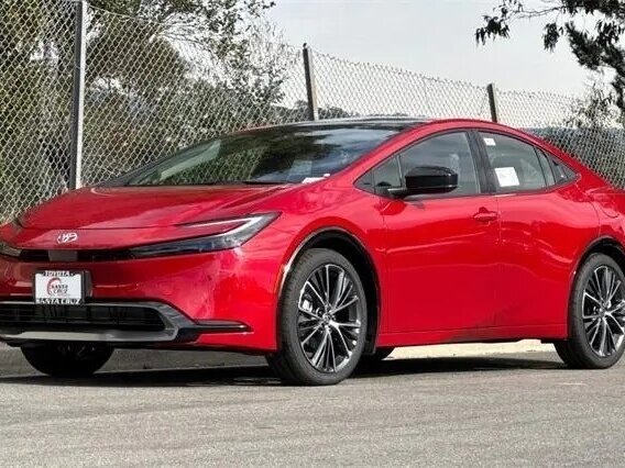 2025 Toyota Prius V (XW60), красный, 4489000 рублей - вид 6