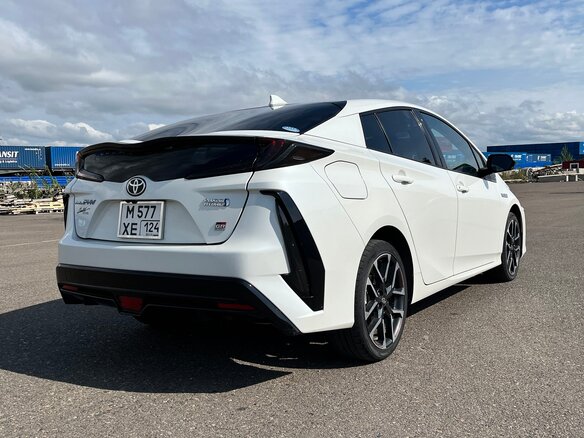 2018 Toyota Prius IV Рестайлинг (XW50), белый, 2350000 рублей - вид 23