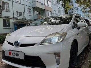 2013 Toyota Prius III Рестайлинг (XW30), белый, 1200000 рублей, вид 1