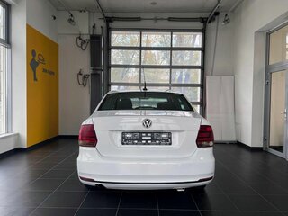 2017 Volkswagen Polo V Рестайлинг, белый, 700000 рублей, вид 5