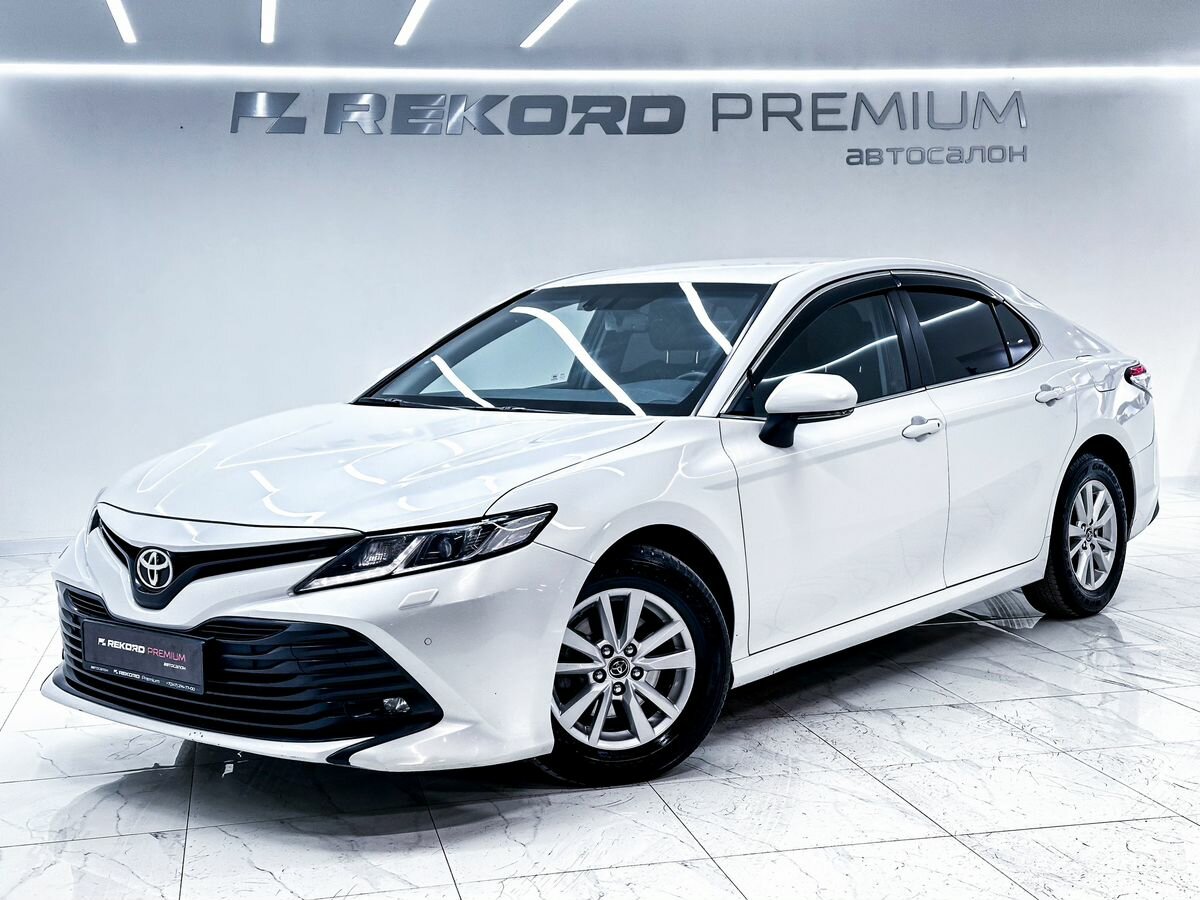 Toyota Camry VIII (XV70)