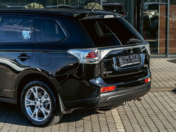 2014 Mitsubishi Outlander III, чёрный, 1335000 рублей - вид 9