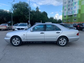 1998 Mercedes-Benz E-Класс 240 II (W210, S210), серебристый, 600000 рублей, вид 1