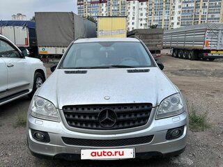 2007 Mercedes-Benz M-Класс 550 II (W164), серебристый, 865000 рублей, вид 1