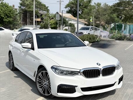 2019 BMW 5 серии 530d xDrive VII (G30/G31/G38), белый, 5200000 рублей, вид 1