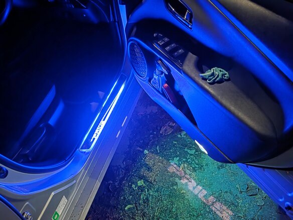 2016 Toyota Prius IV (XW50), серебристый, 1750000 рублей - вид 9